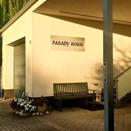ホームステイ Parady House *
